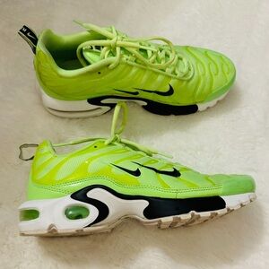 NIKE AIR MAX PLUS SE GS Double Swoosh Lime Blast Green Running Shoes Size 7Y